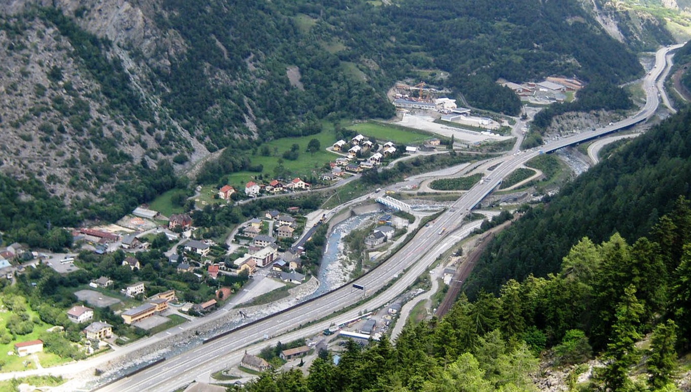 Fond de la vallée de l'Arc à proximité de la Praz (source : SPM) Fond de la vallée de l'Arc à proximité de la Praz (source : SPM)